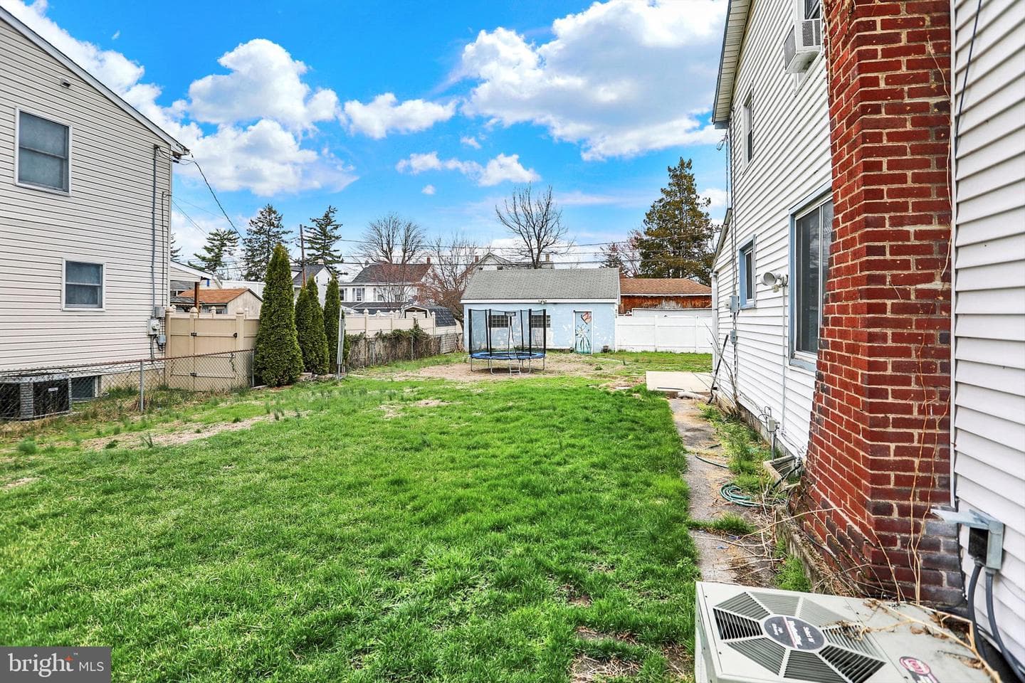 468 Elizabeth Street photo 32