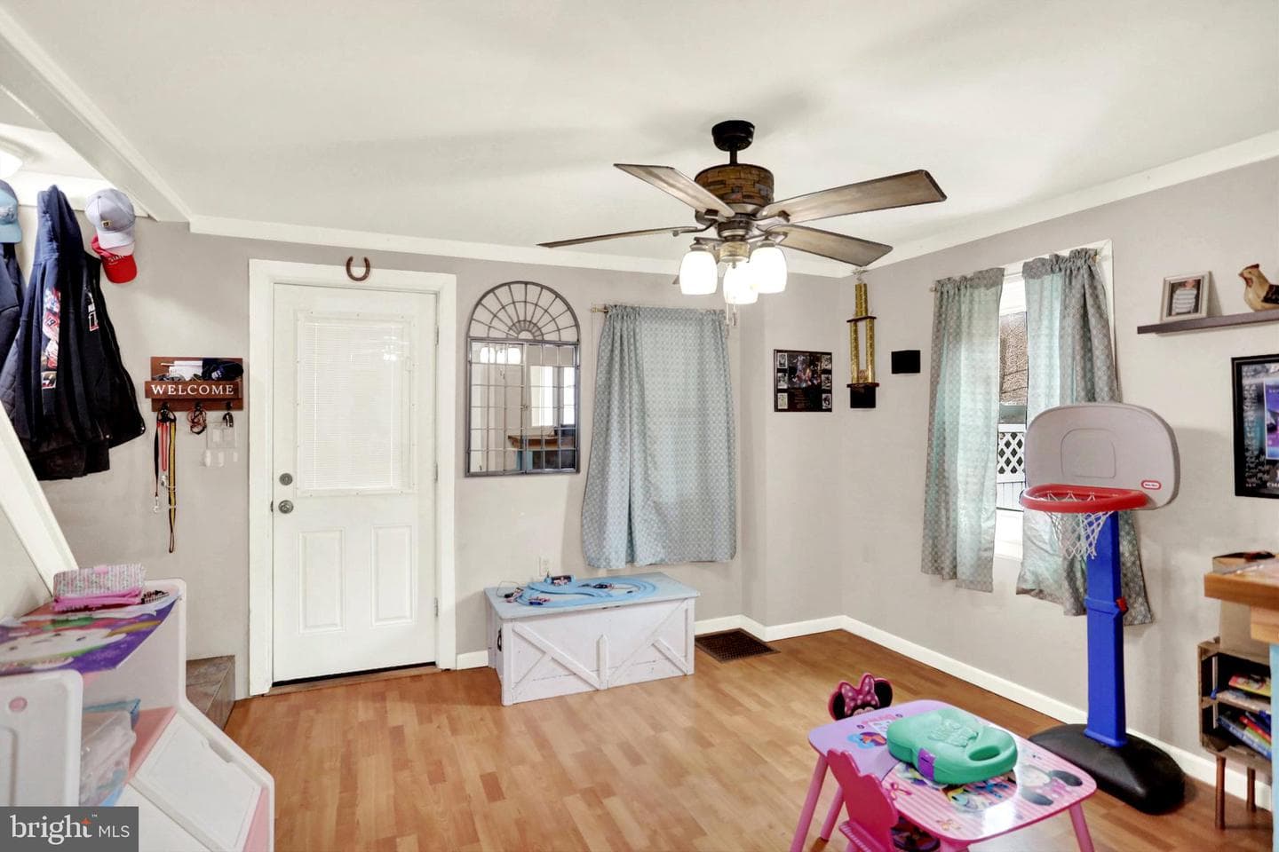468 Elizabeth Street photo 5