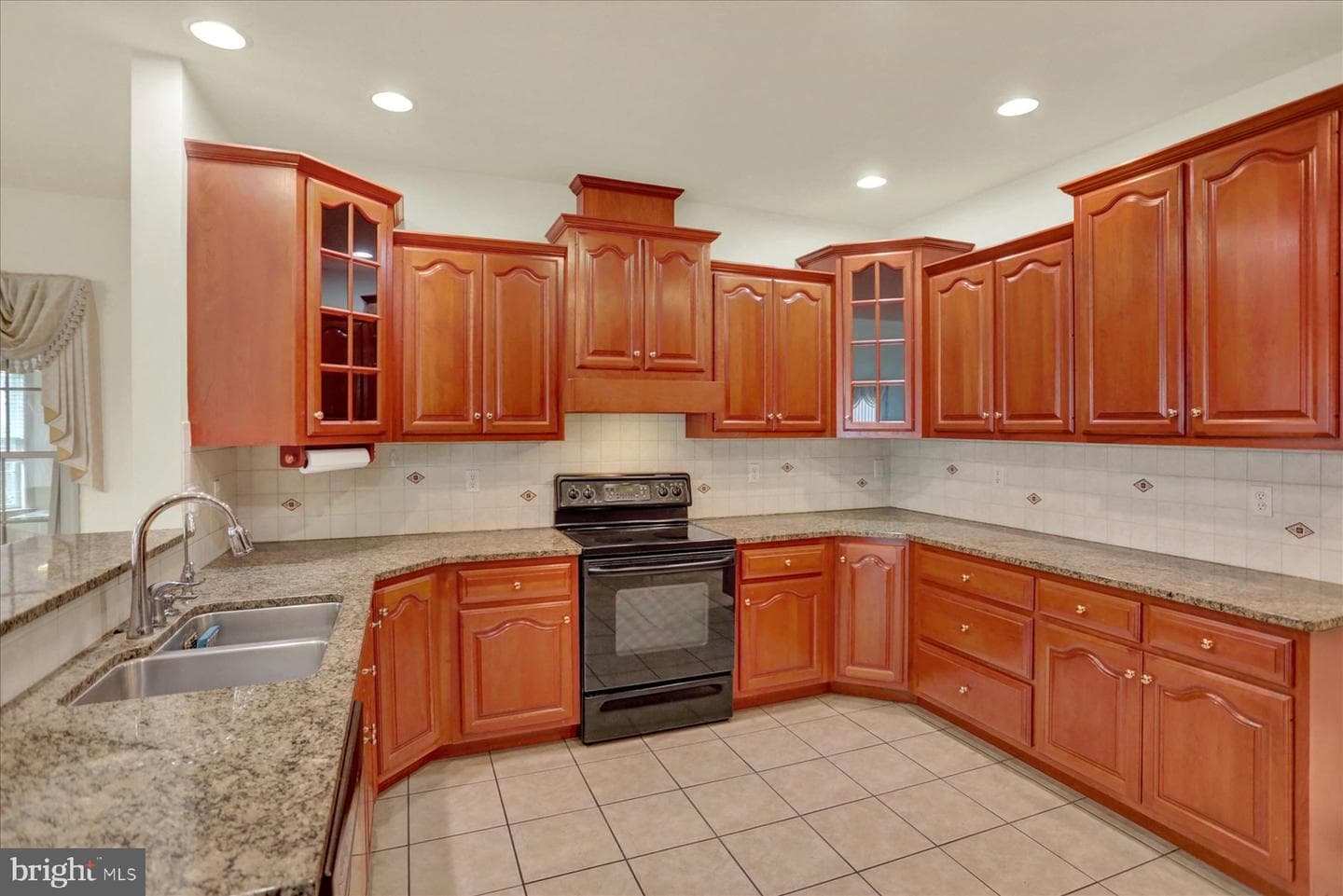4755 Maple Shade Drive photo 12
