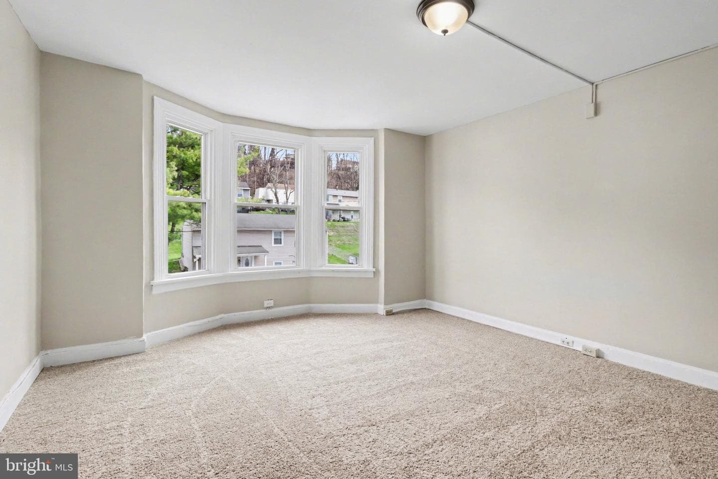 644 S 2nd Street photo 16