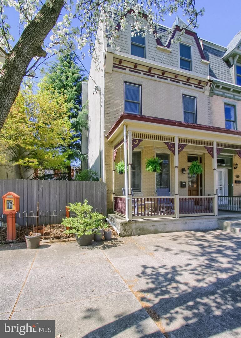 1730 Green Street photo 4