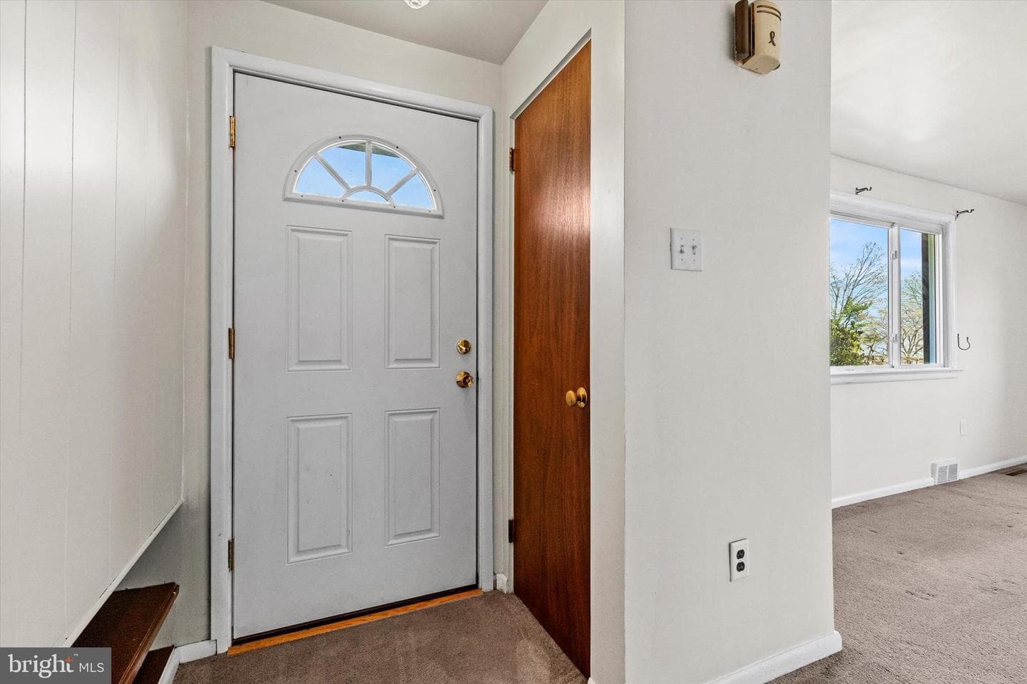 5209 Crestwood Drive photo 4