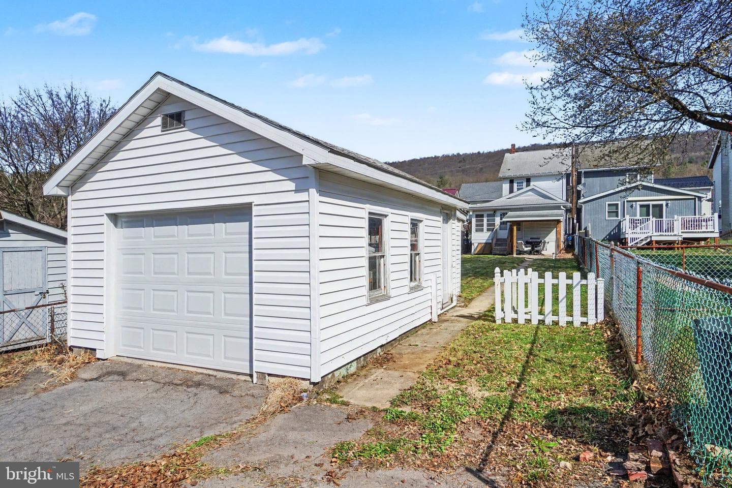 418 Elizabeth Street photo 29