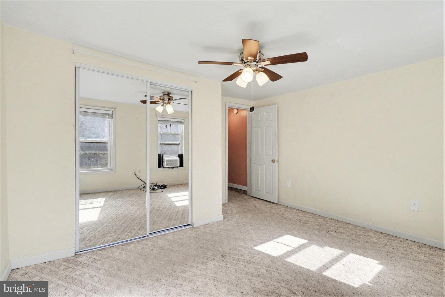 421 Catherine Street photo 10