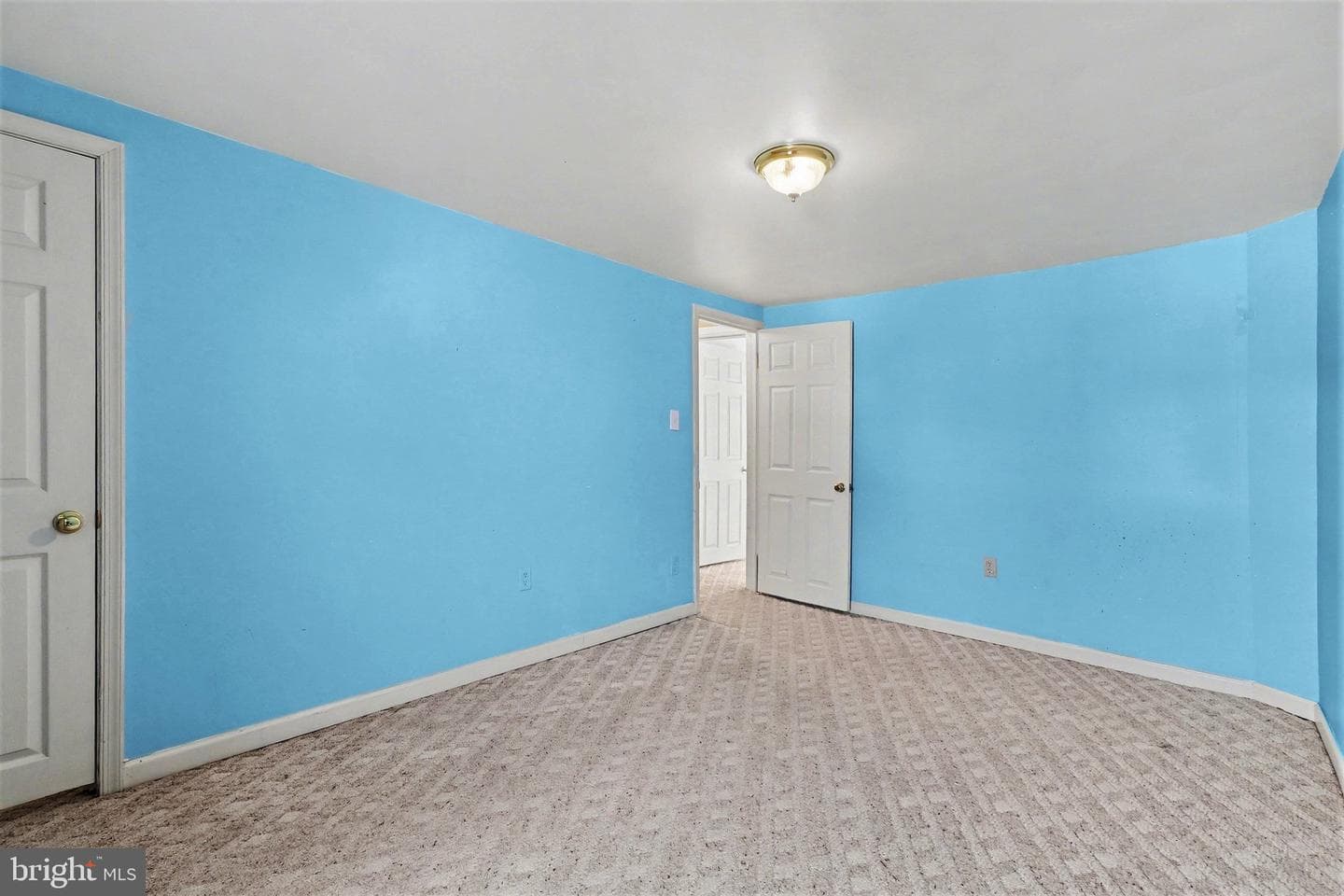 421 Catherine Street photo 11