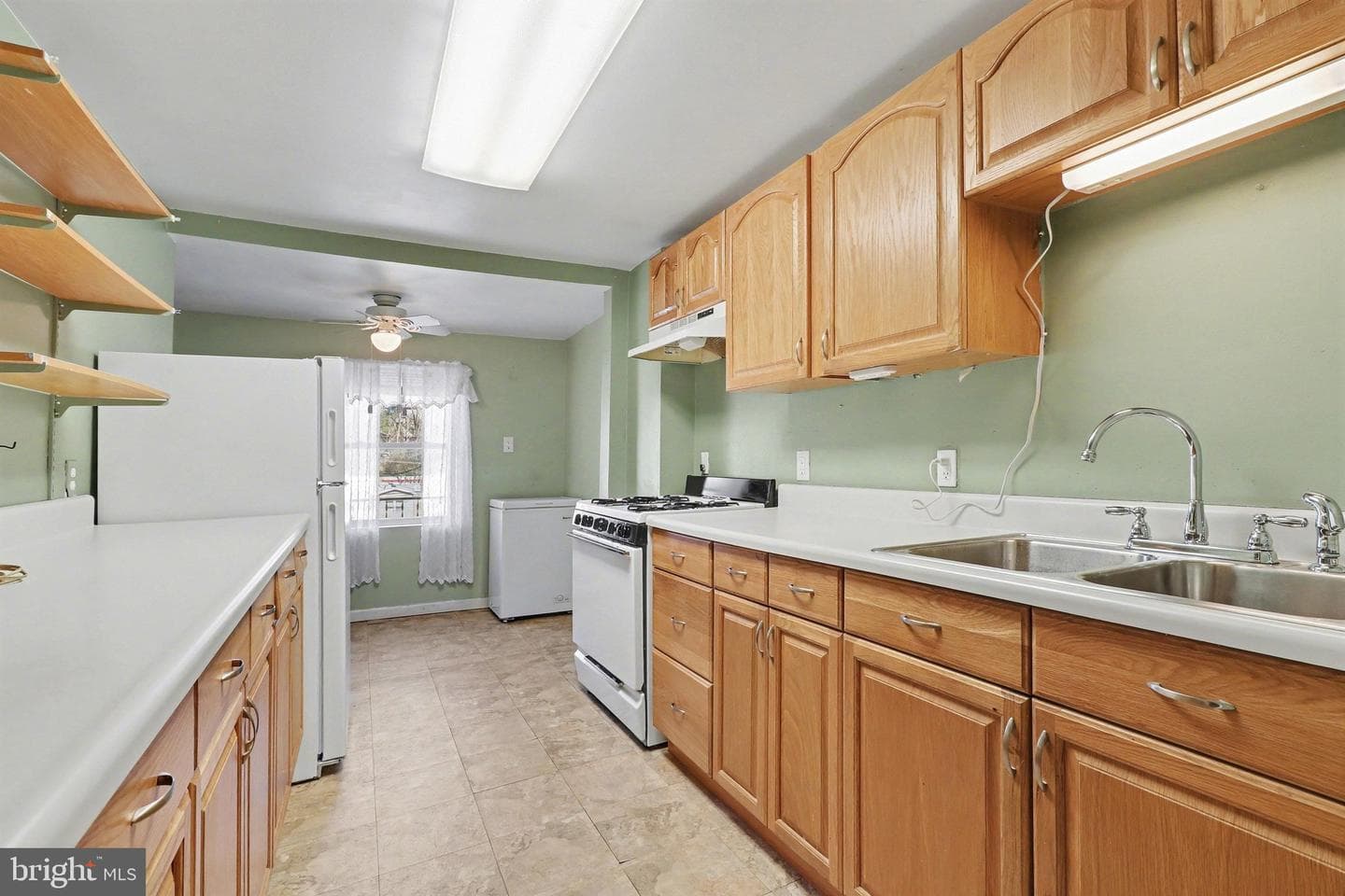 421 Catherine Street photo 6