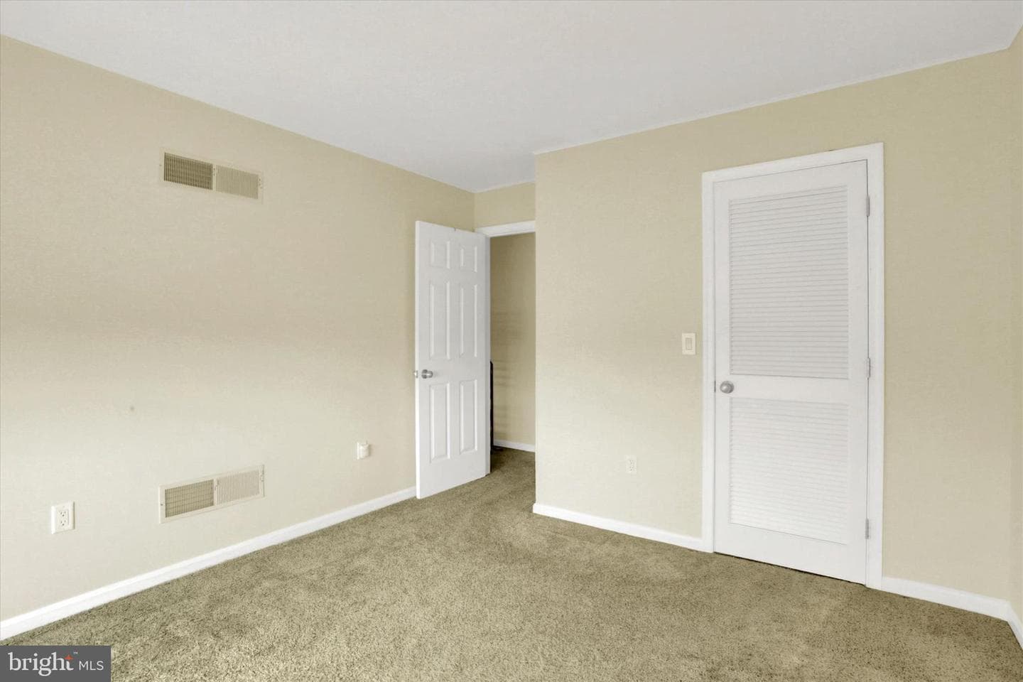 2015 Southpoint Drive photo 23