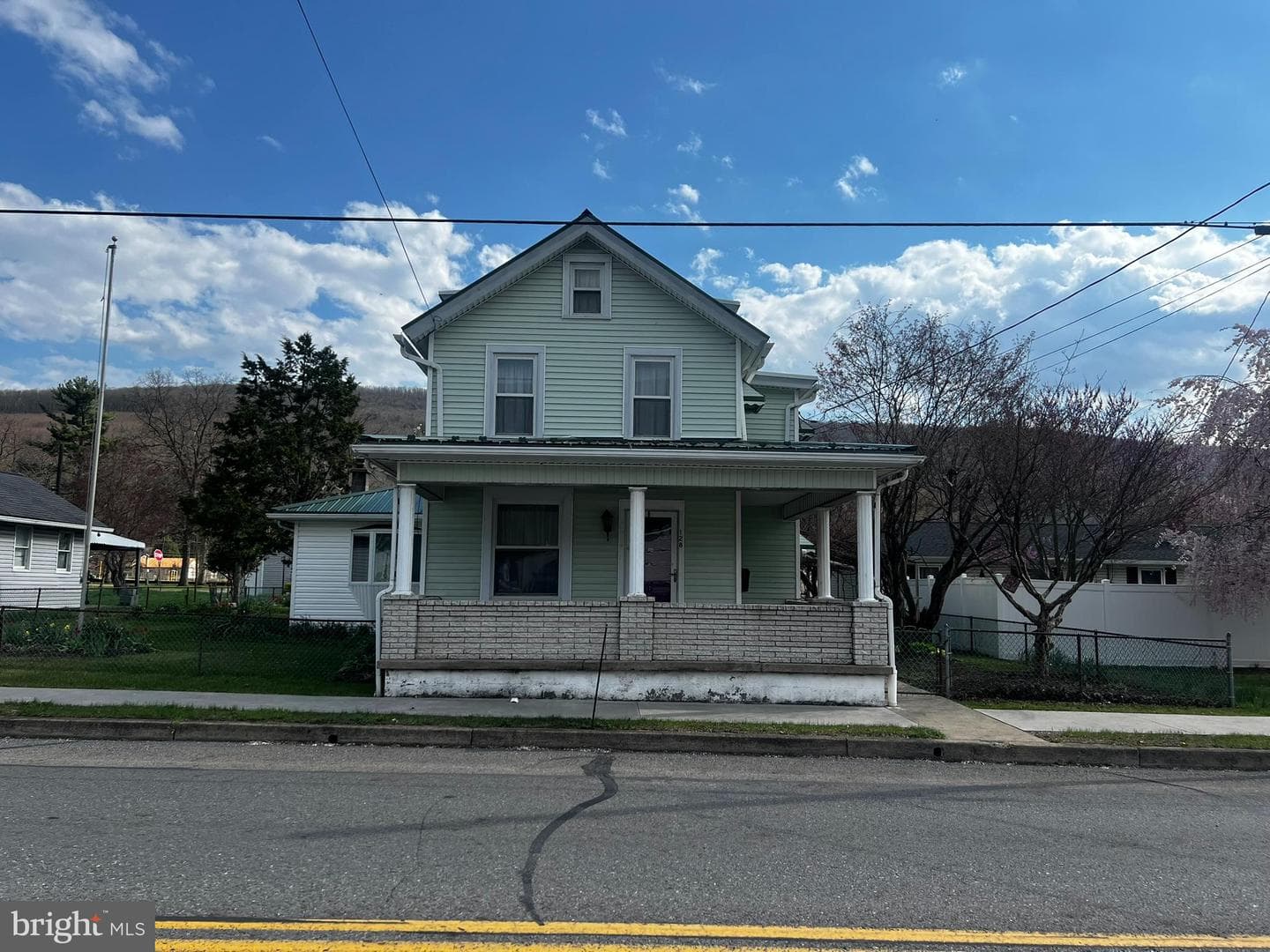 128 Main Street photo 3