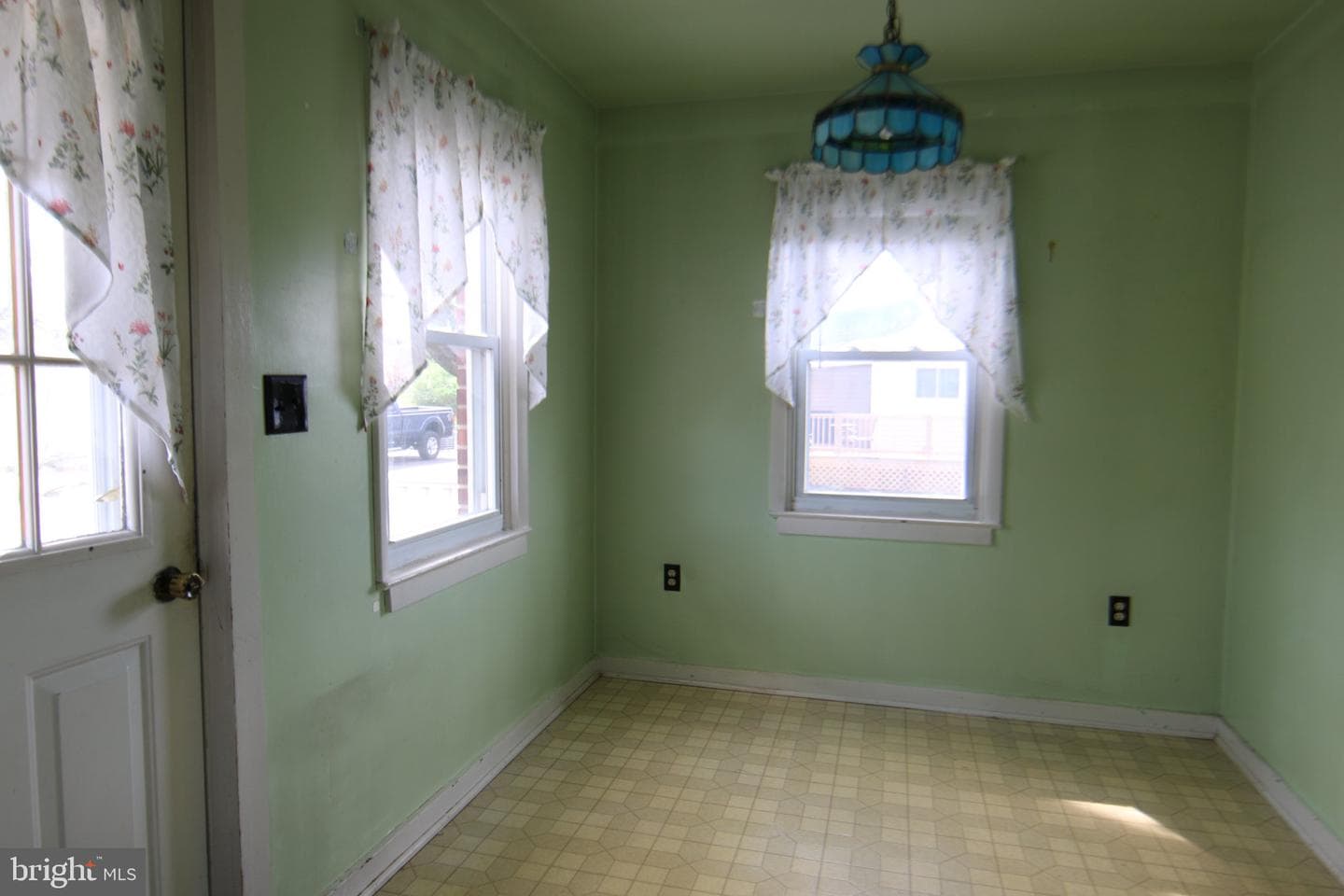 22 Carolyn Street photo 9