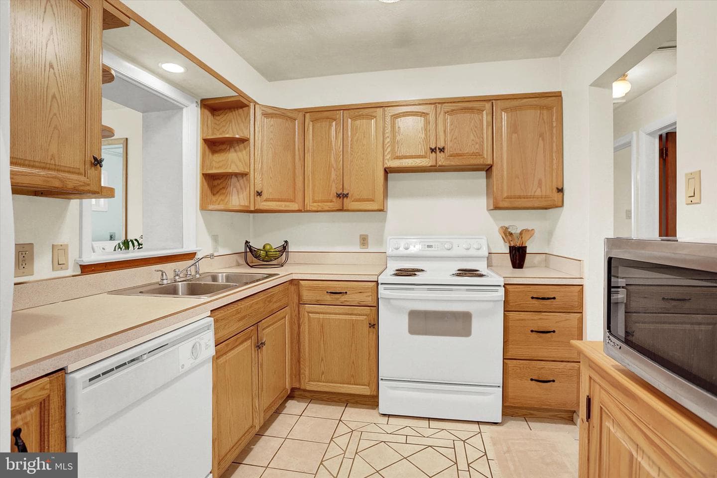 124 Levan Street photo 10