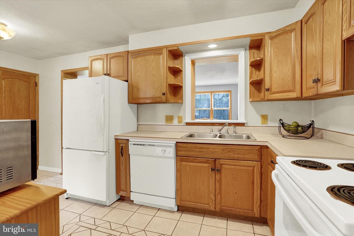 124 Levan Street photo 8