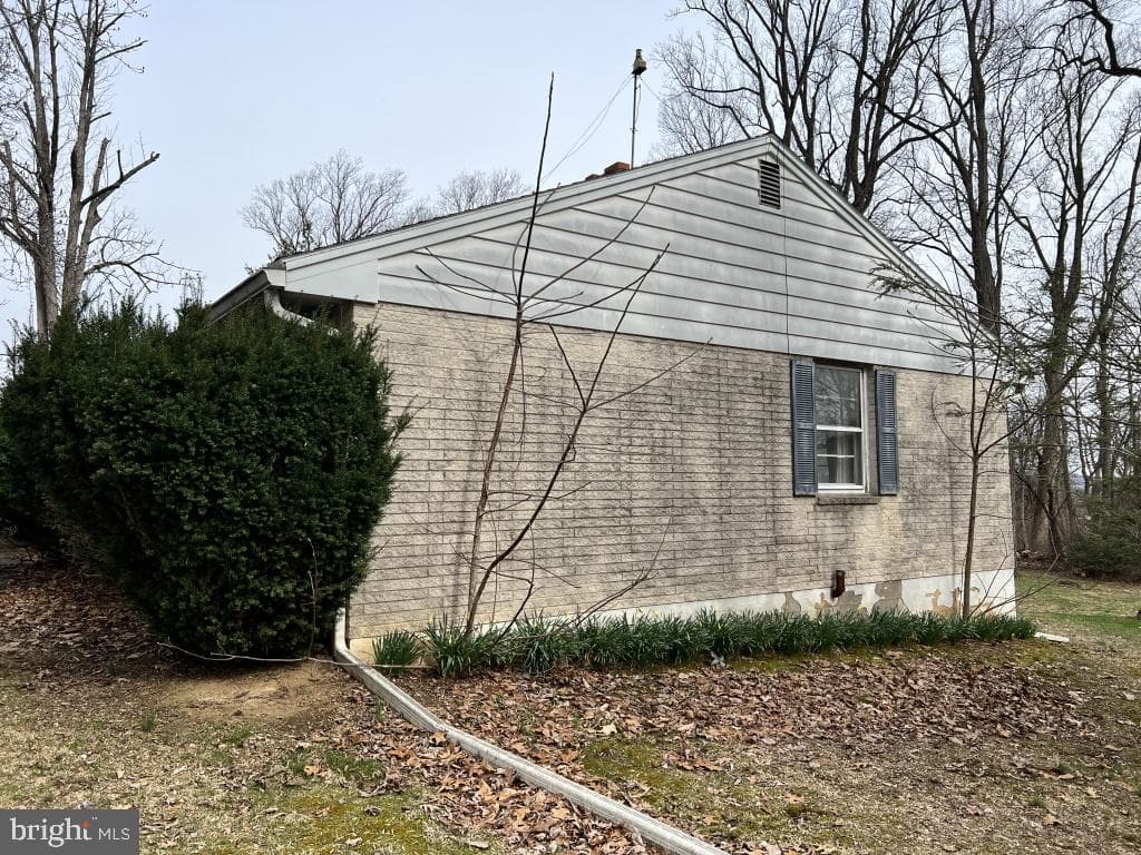 977 Locust Grove Road photo 4