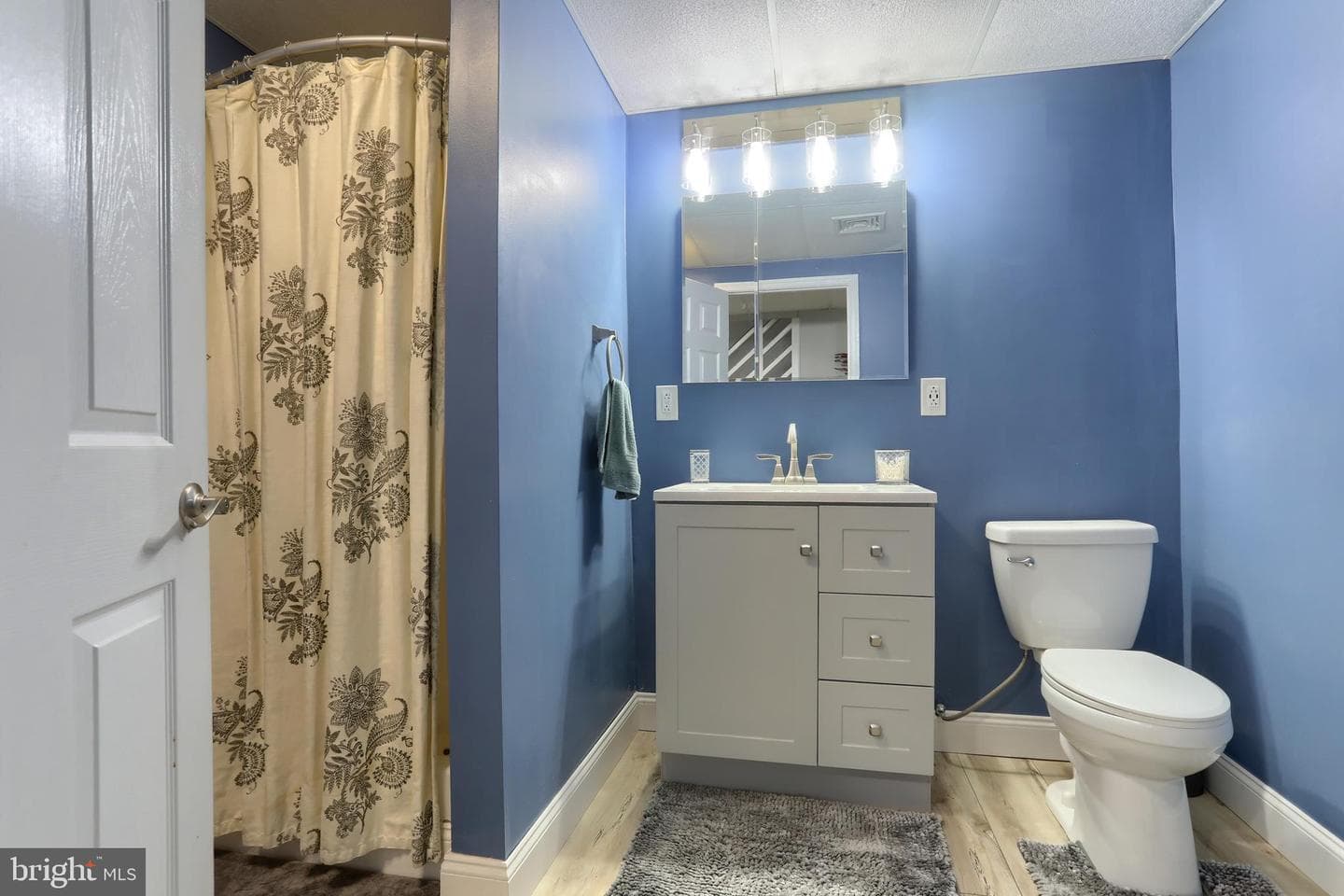 7247 Capital Drive photo 22