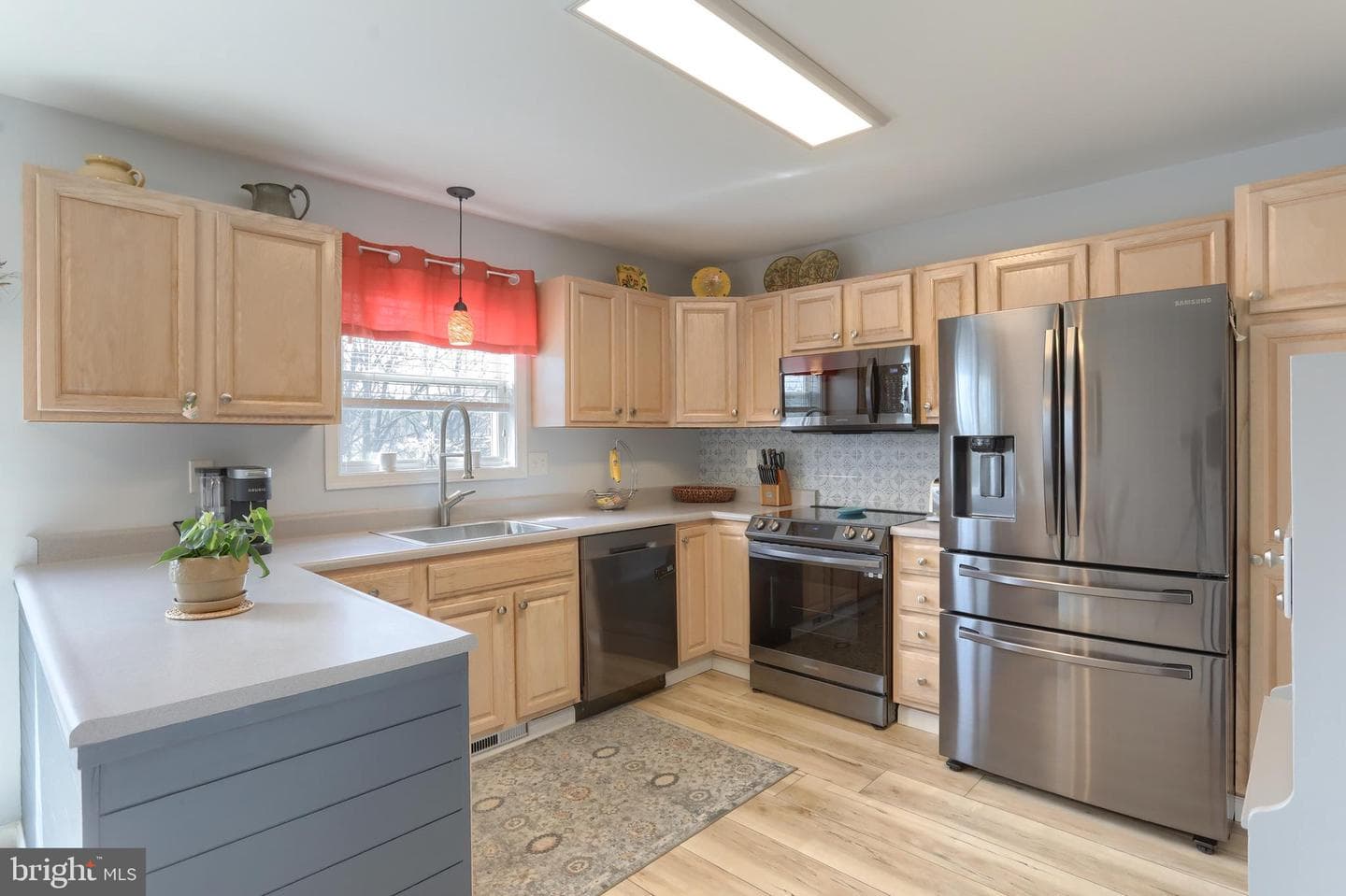 7247 Capital Drive photo 8