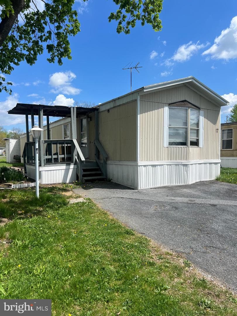 17 Caravan Court photo 17