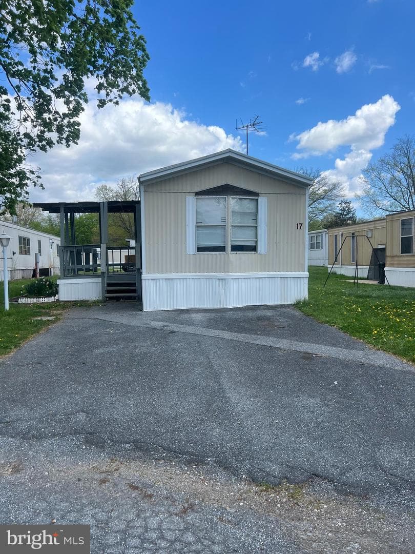 17 Caravan Court photo 18
