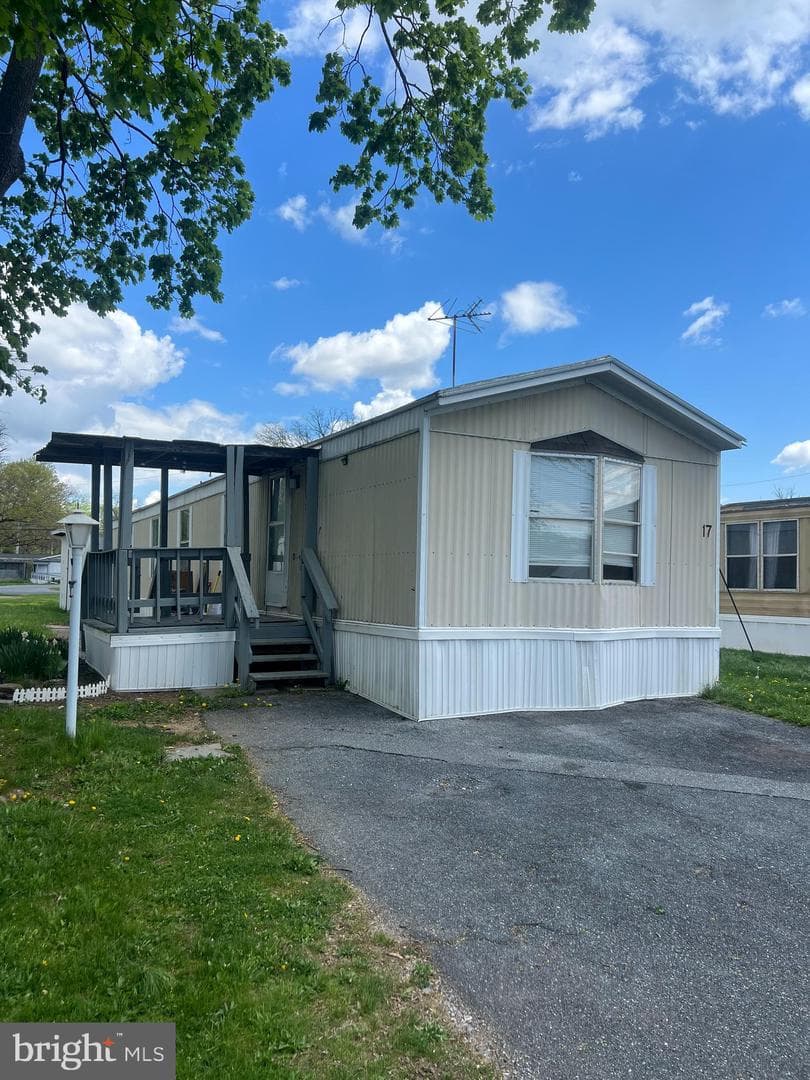 17 Caravan Court photo 3