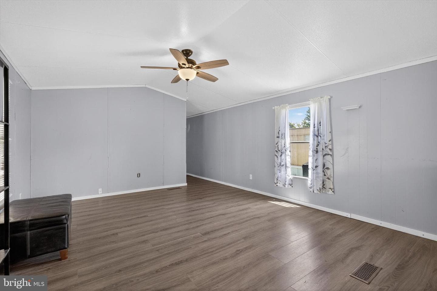 17 Caravan Court photo 4