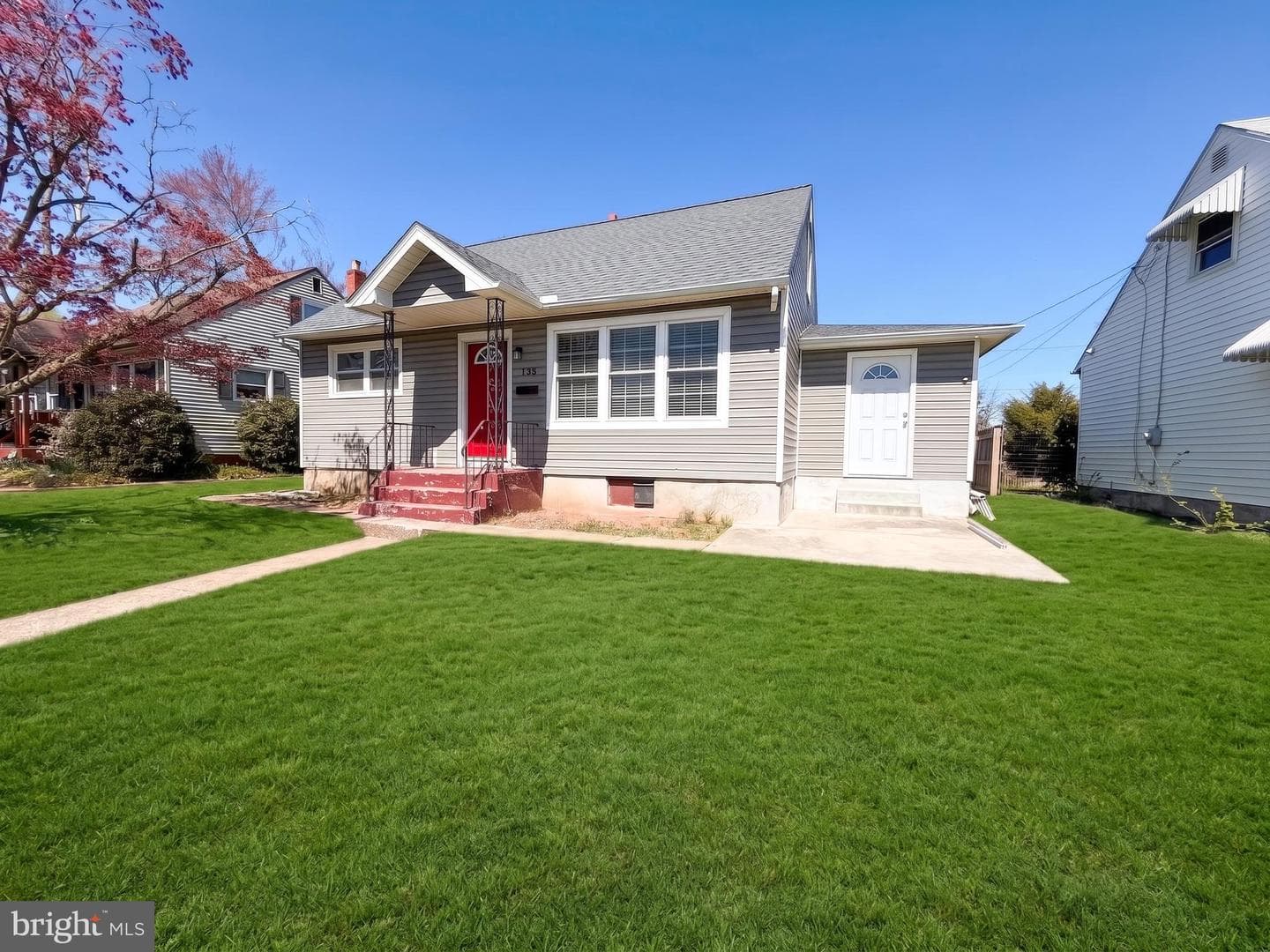 135 Oak Hill Drive photo 2