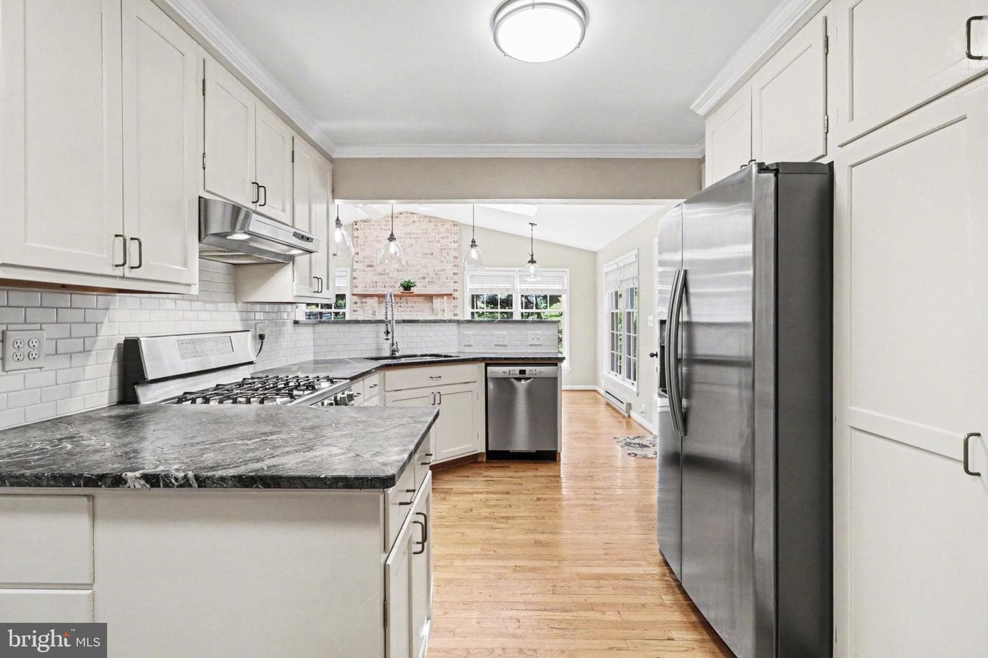 1416 Bradley Avenue photo 12