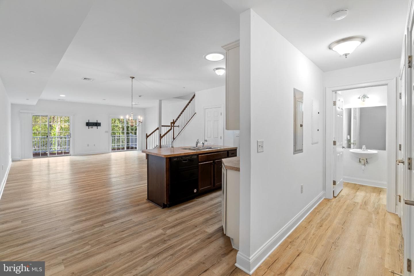 105 High Pointe Drive photo 11