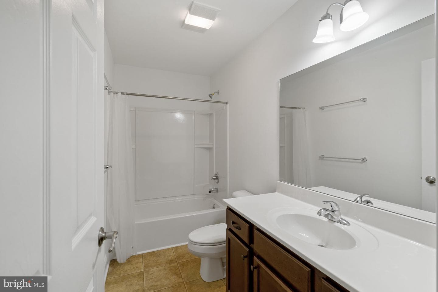 105 High Pointe Drive photo 19