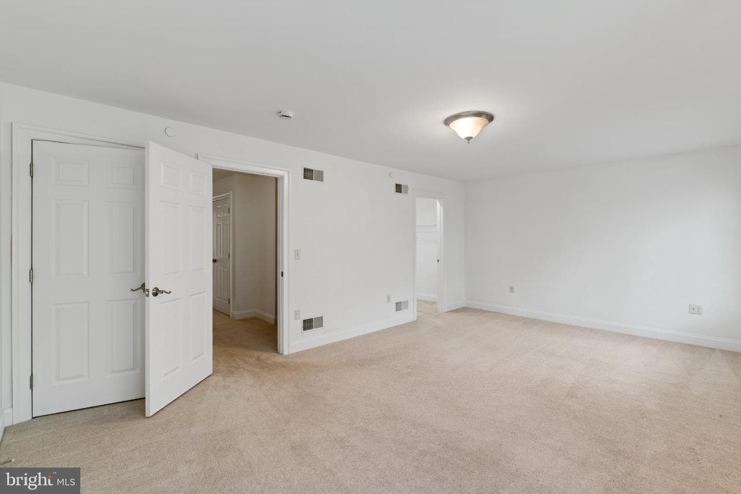 105 High Pointe Drive photo 27