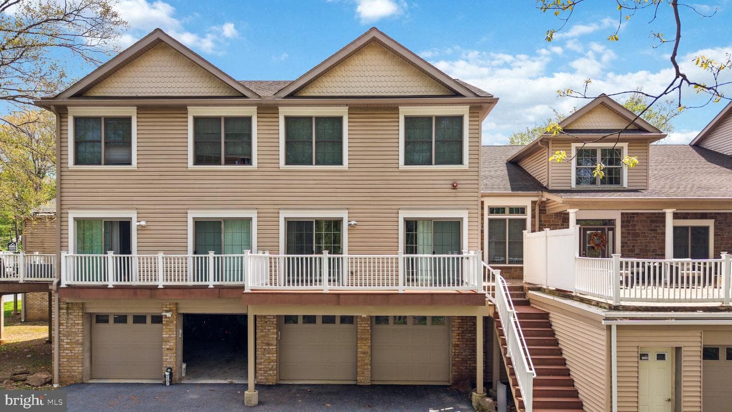 105 High Pointe Drive photo 4