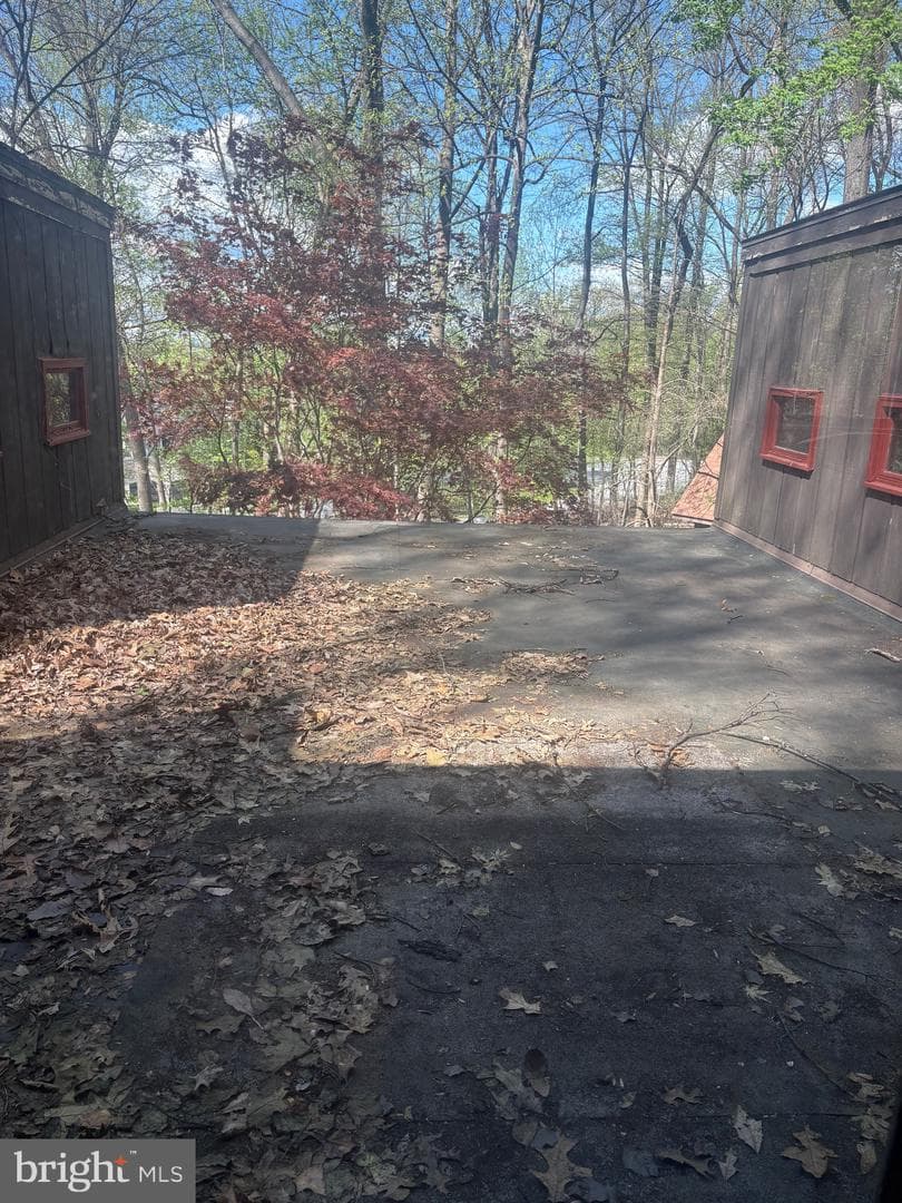 1085 Greenhill Drive photo 5