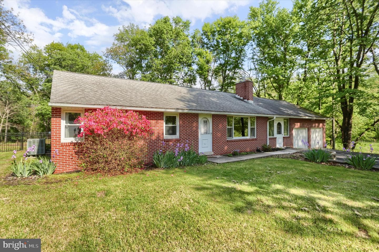 1401 La Carr Lane photo 2
