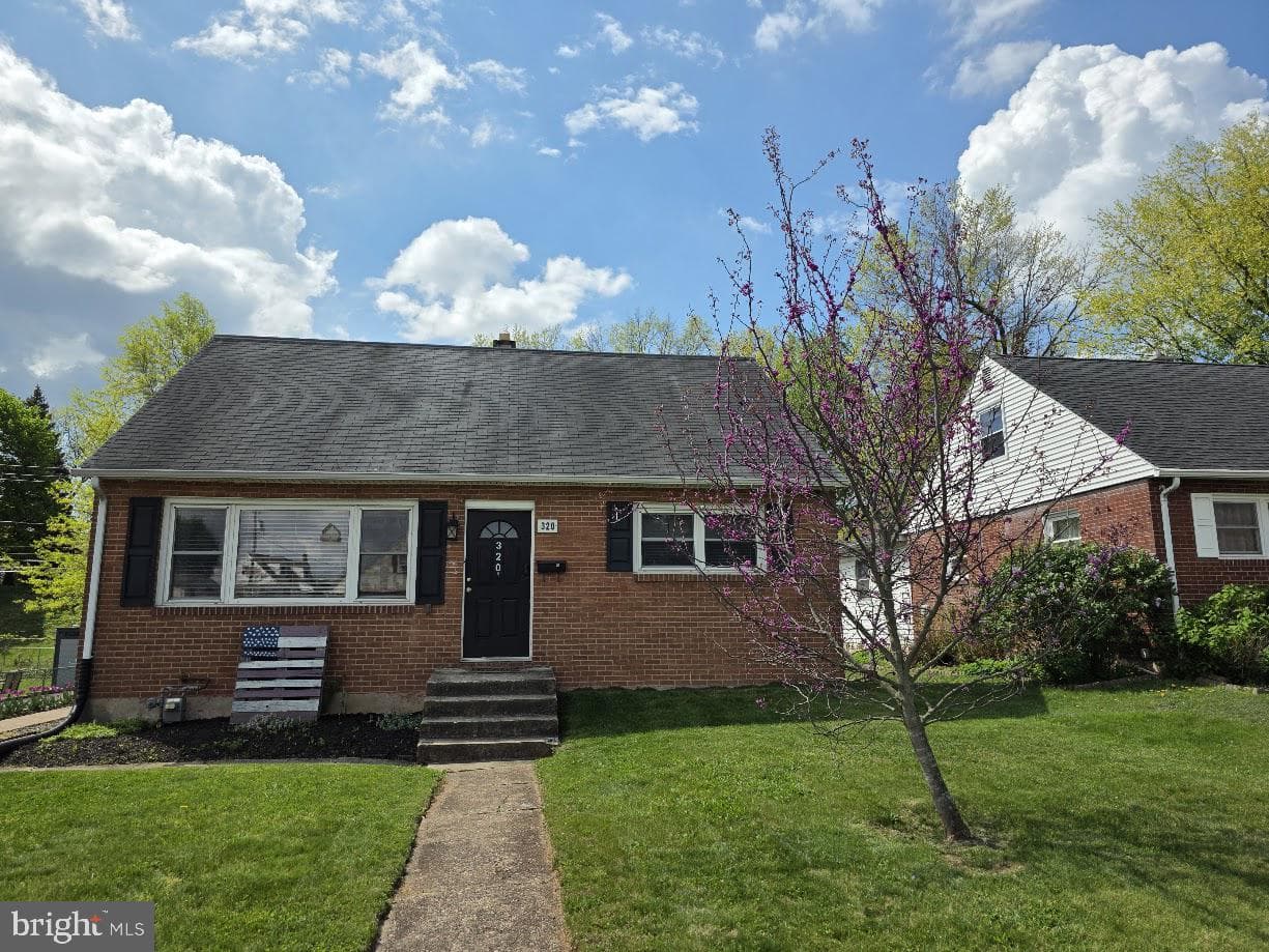 320 E Roosevelt Avenue