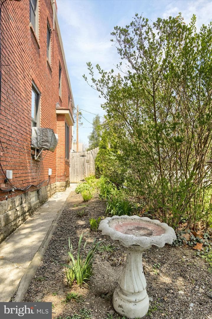 2714 Greenwood Street photo 24