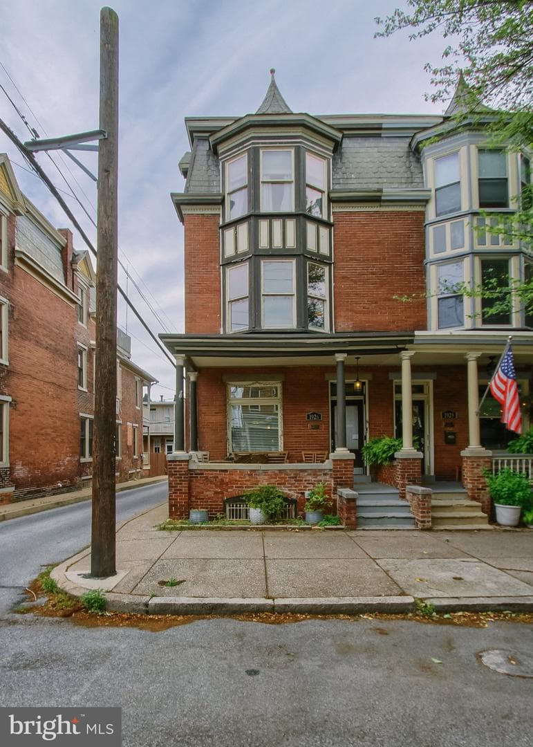 1926 Green Street photo 31