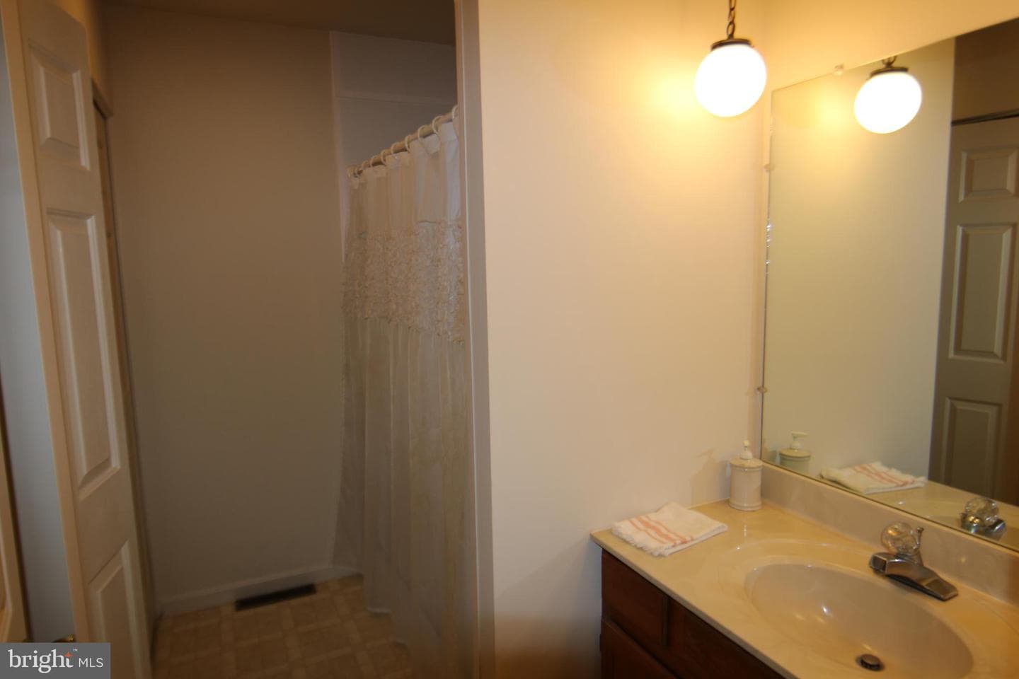 1370 Woodridge Drive photo 16