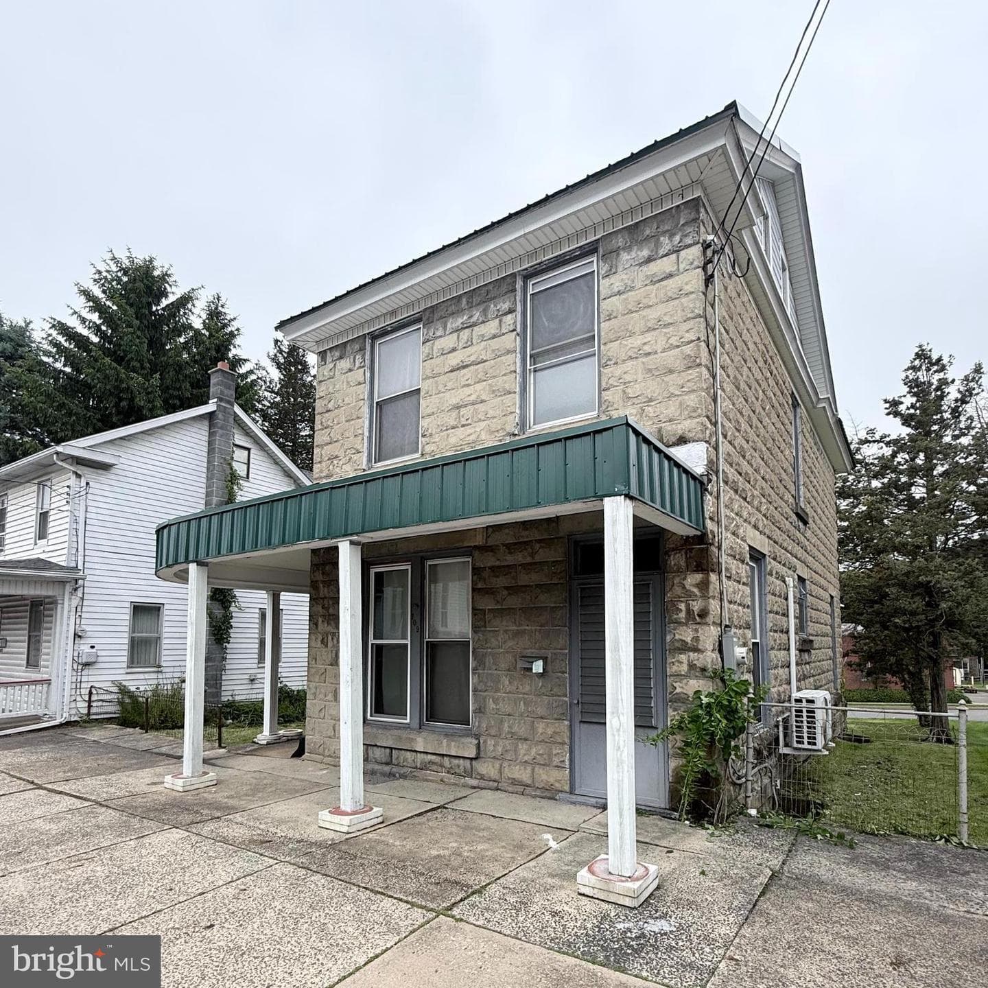 709 Main Street