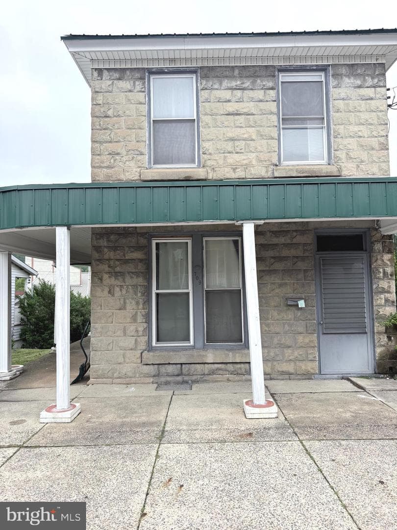 709 Main Street photo 3