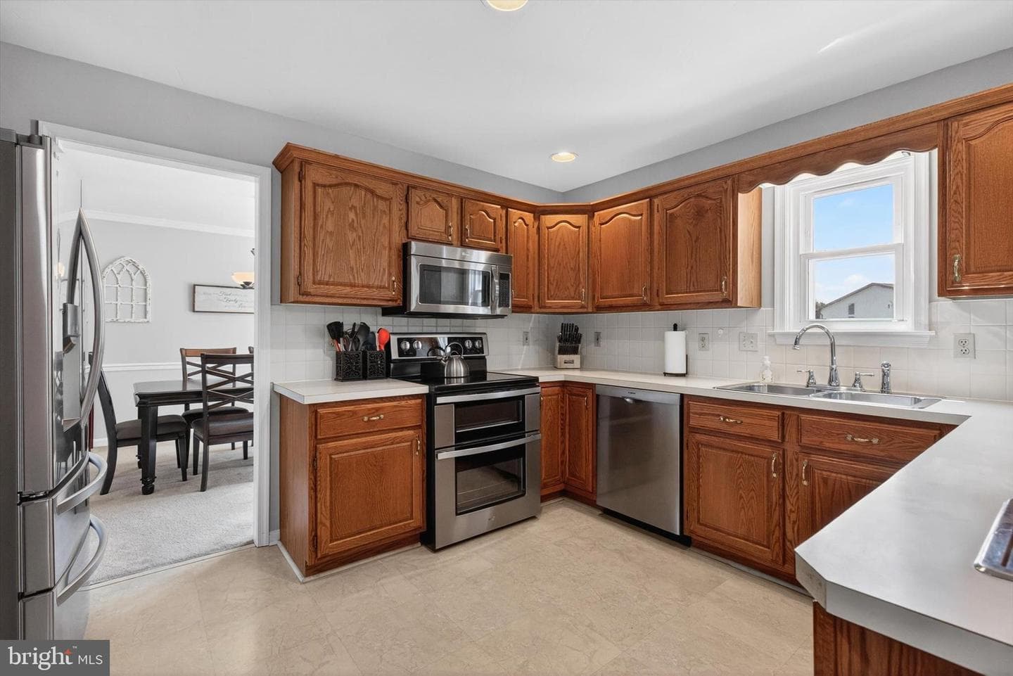 570 James Drive photo 3