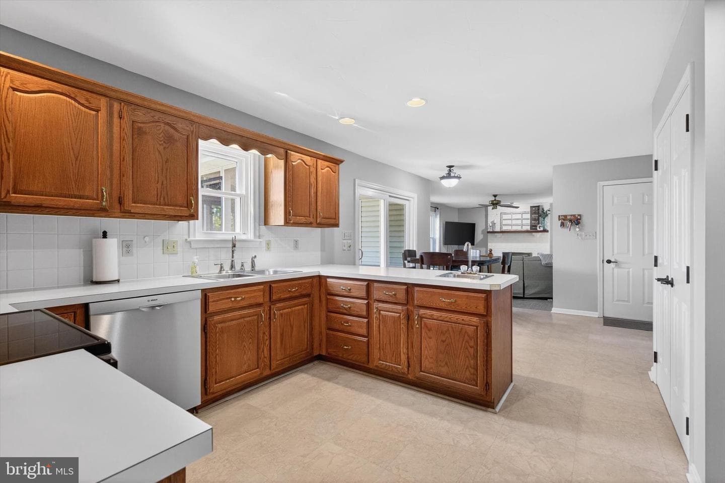 570 James Drive photo 5