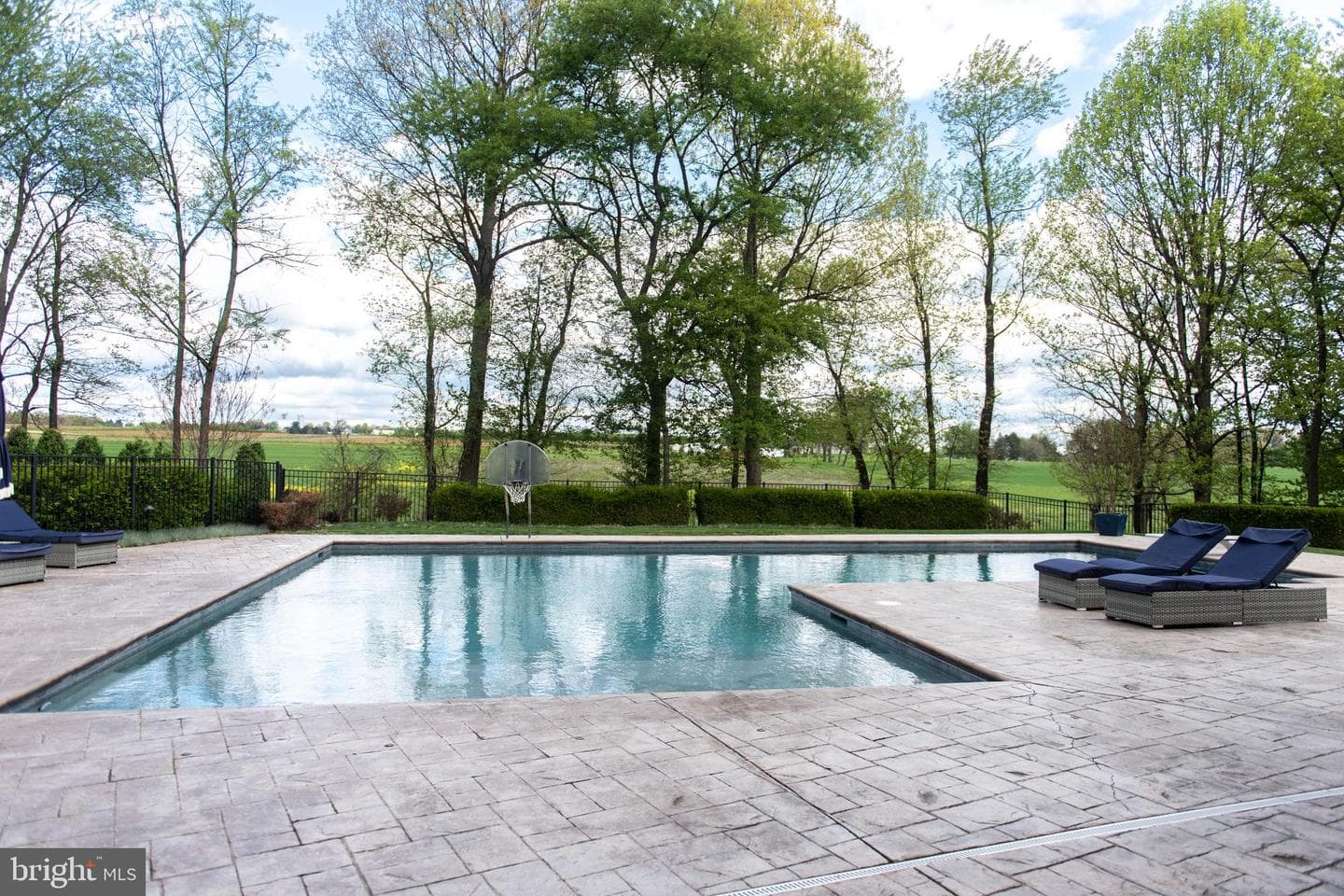 710 Longview Drive photo 48