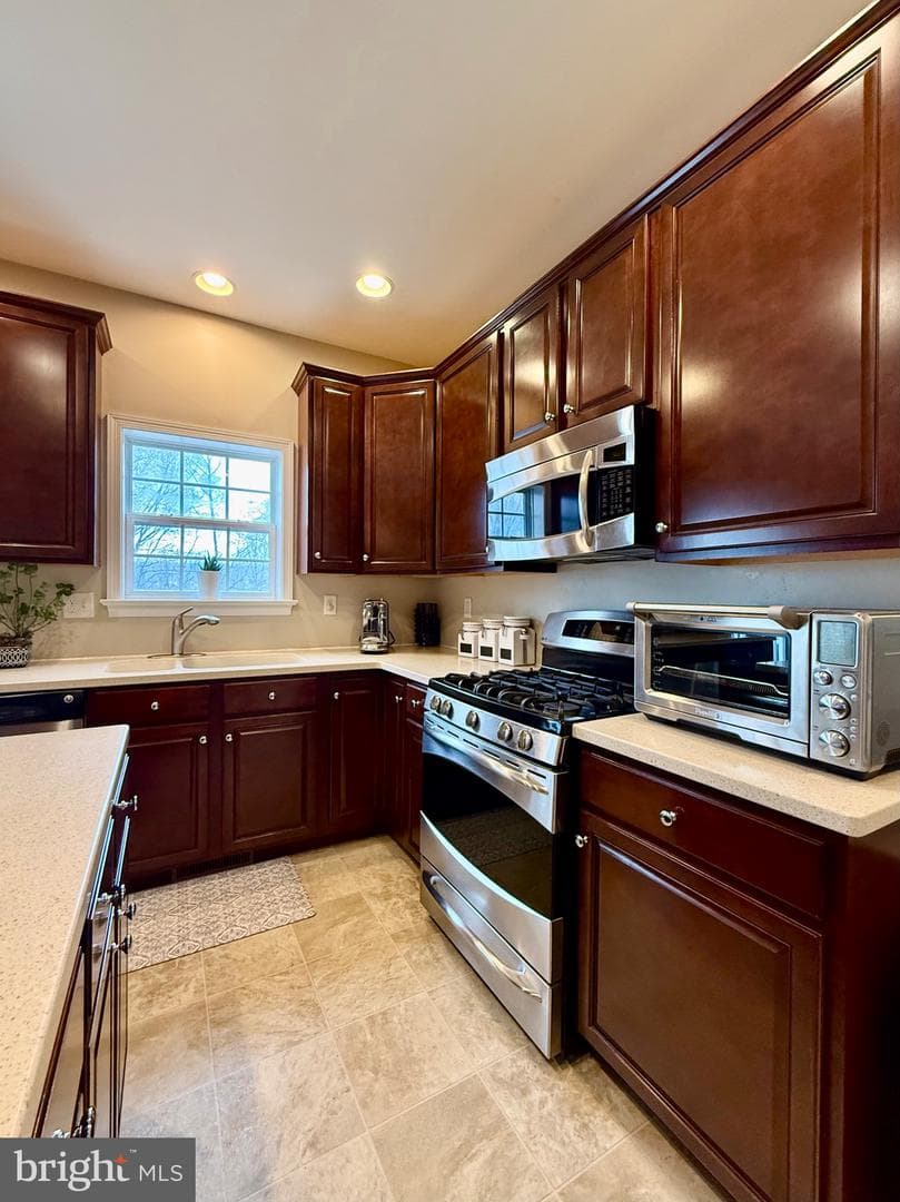 1813 Silverleaf Lane photo 25