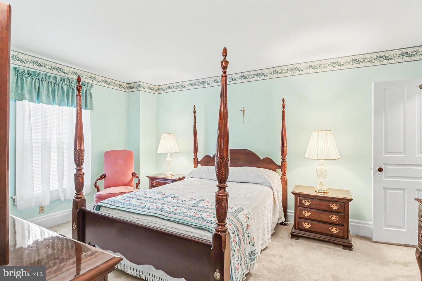 686 Highland Street photo 22