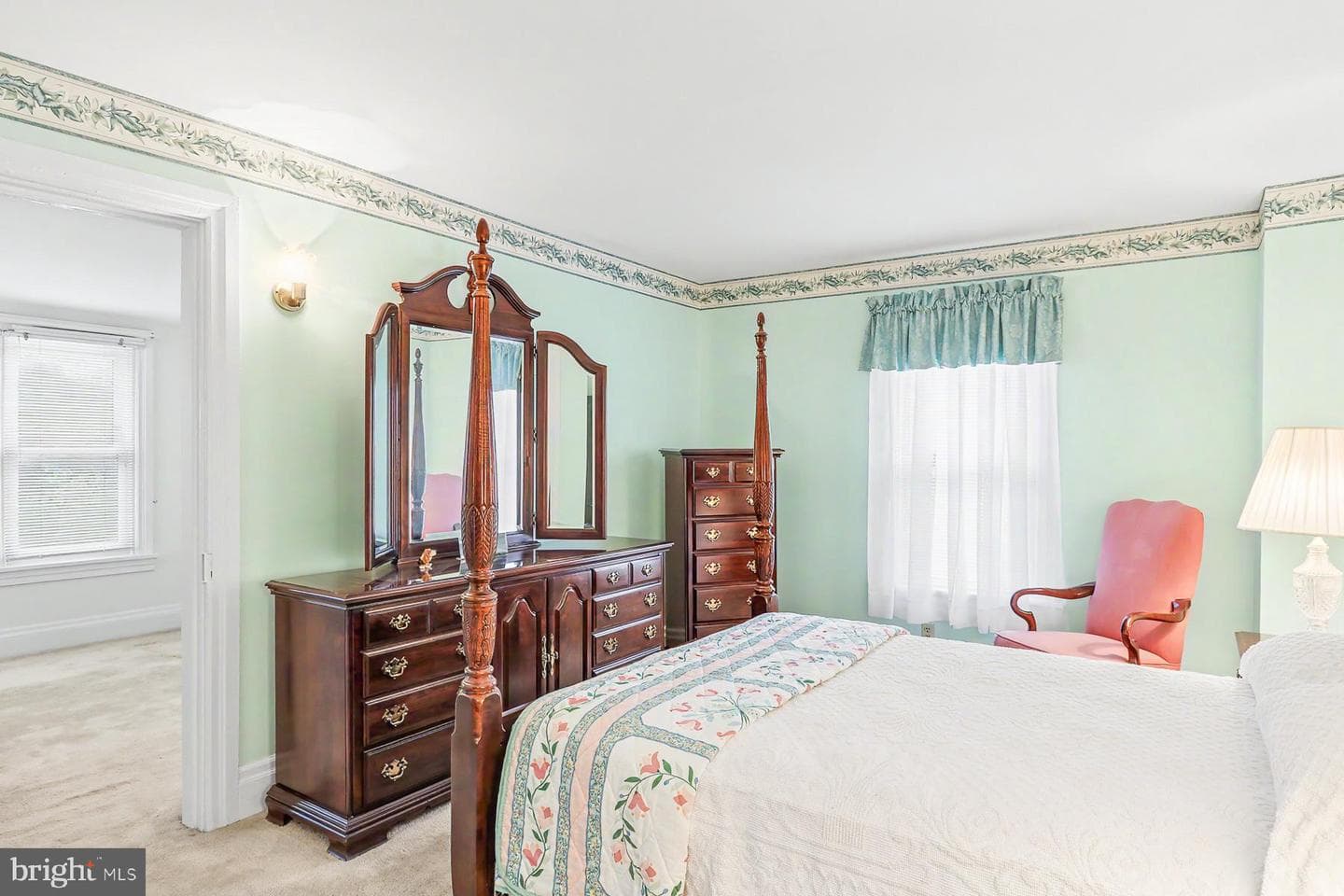 686 Highland Street photo 23