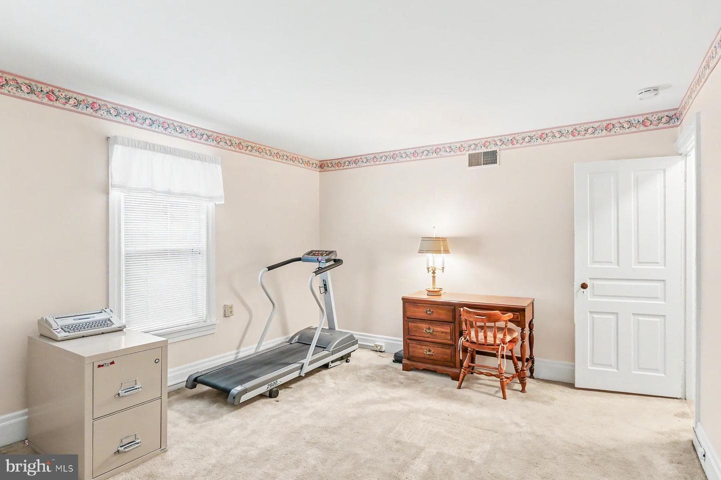 686 Highland Street photo 28