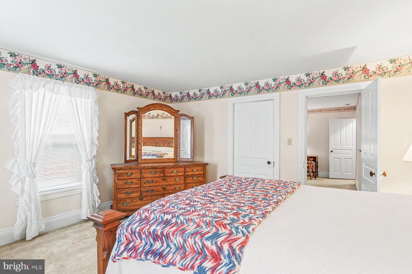 686 Highland Street photo 30