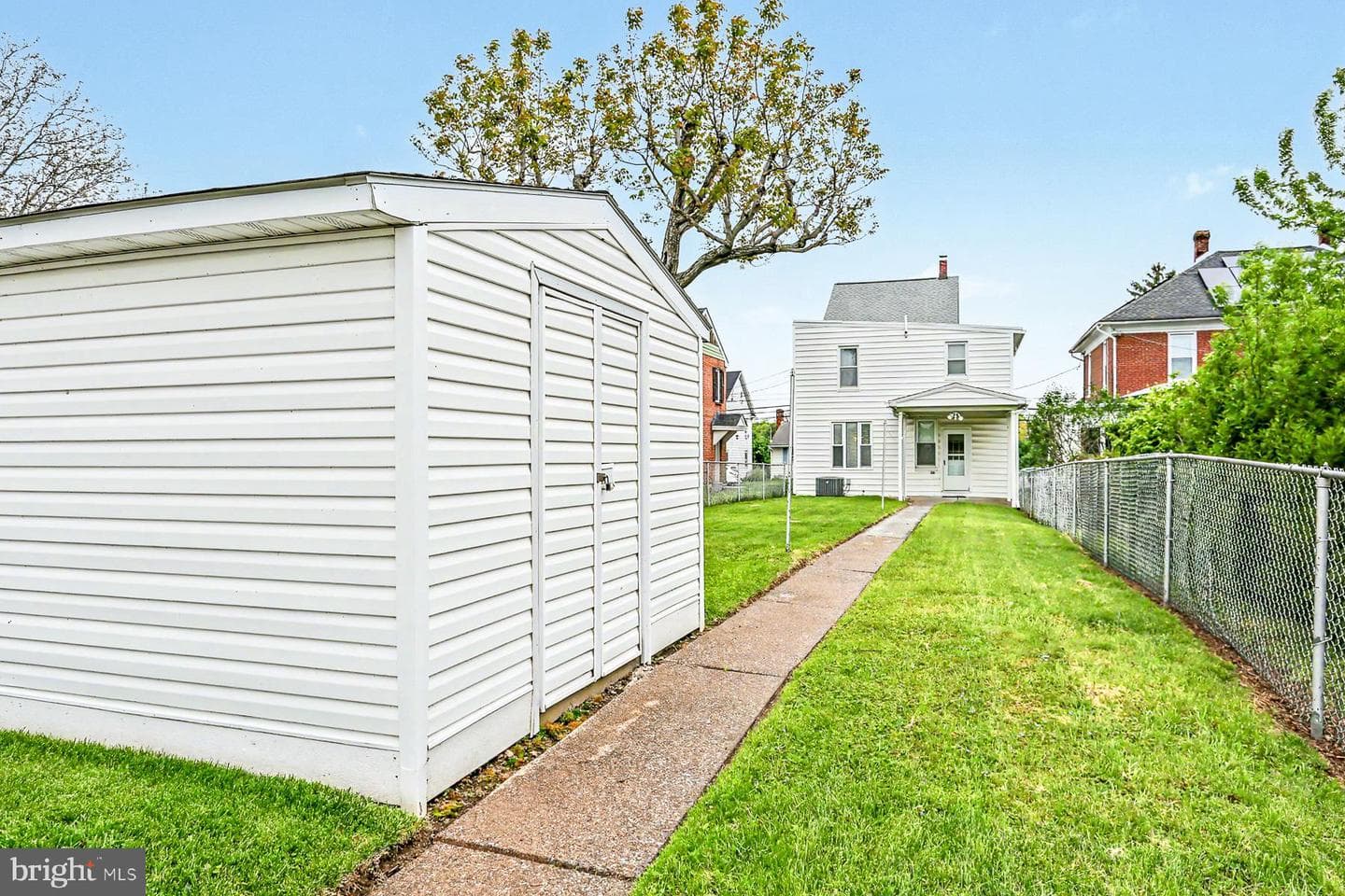 686 Highland Street photo 5