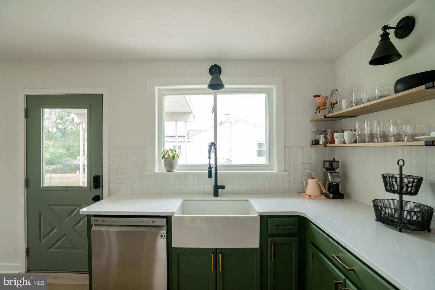 6120 Catherine Street photo 10