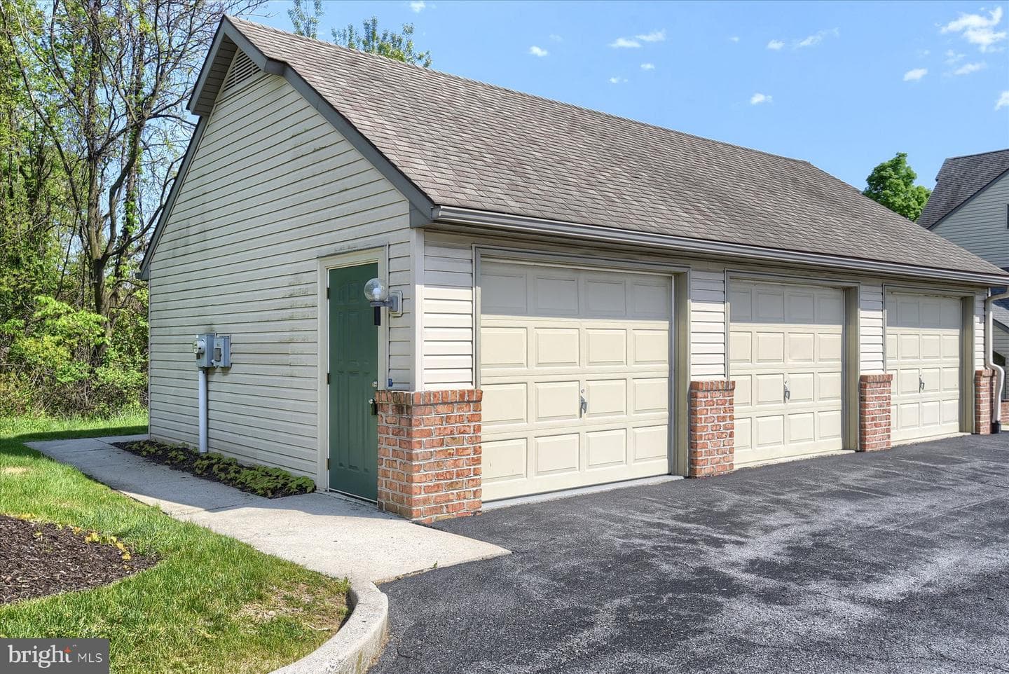 1105 Cherrington Drive photo 21
