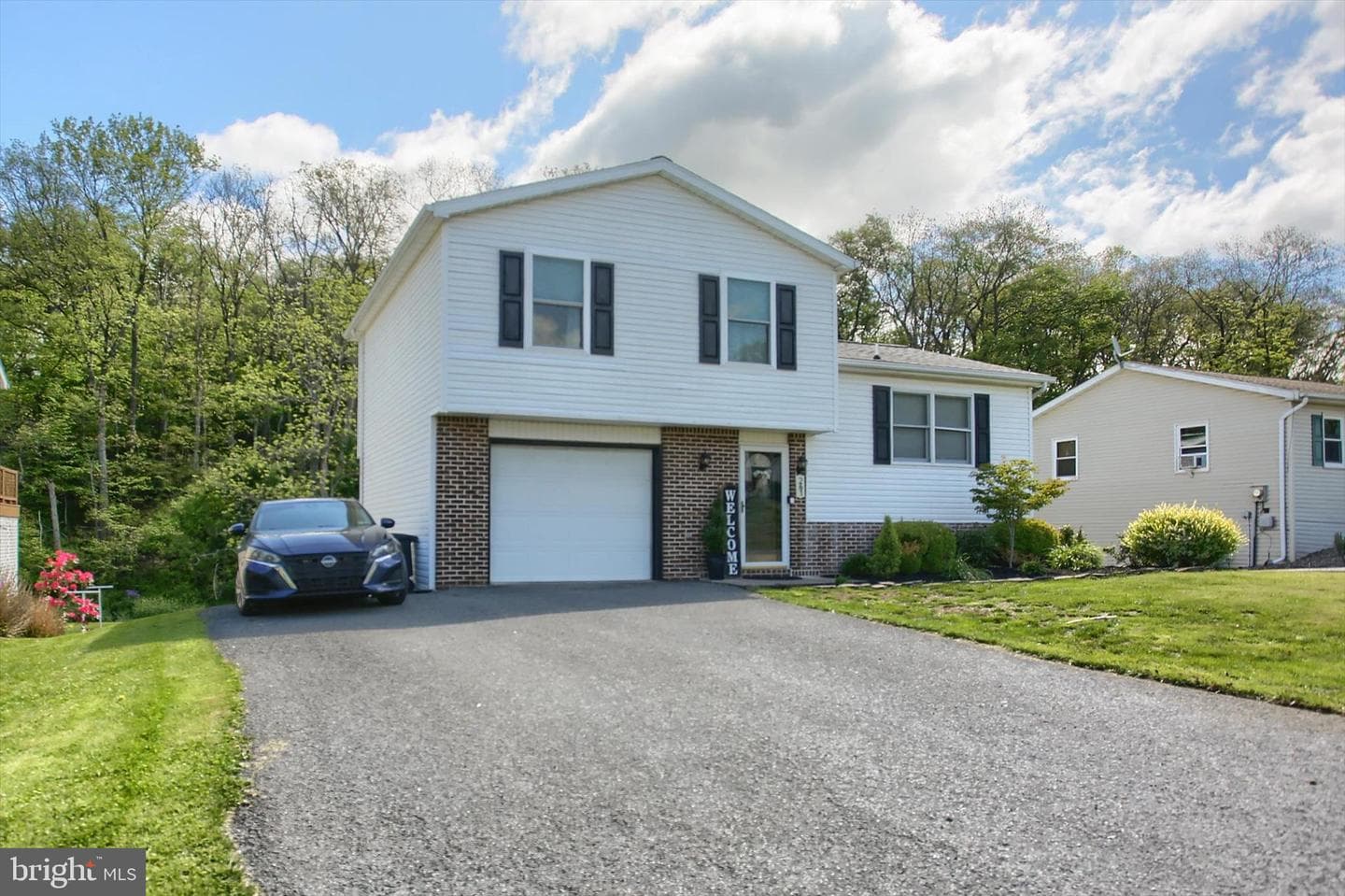 261 Ridgewood Drive photo 2