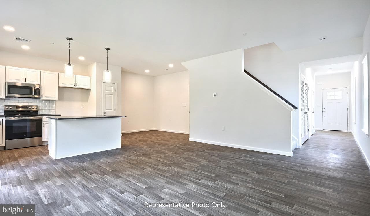 7856 Oak Brook Drive photo 6