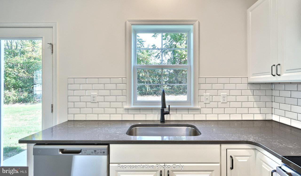 7856 Oak Brook Drive photo 9